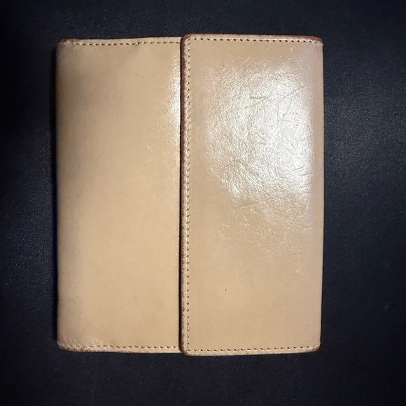 Gucci Beige Leather Bifold with Gold Buckle - Picture 7 of 11